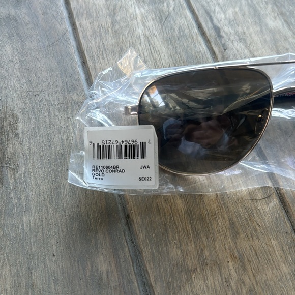 Revo Conrad Gold sunglasses new with case never been worn - Picture 8 of 8